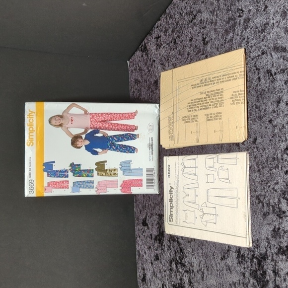 Simplicity 3669 K5 Uncut Sewing Pattern Kid's Pajamas Sz 7, 8, 10, 12, 14 - Picture 3 of 3